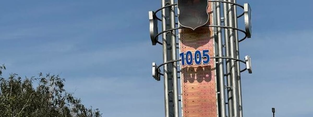 В Слуцке массово «обуглились» таблички и вывески