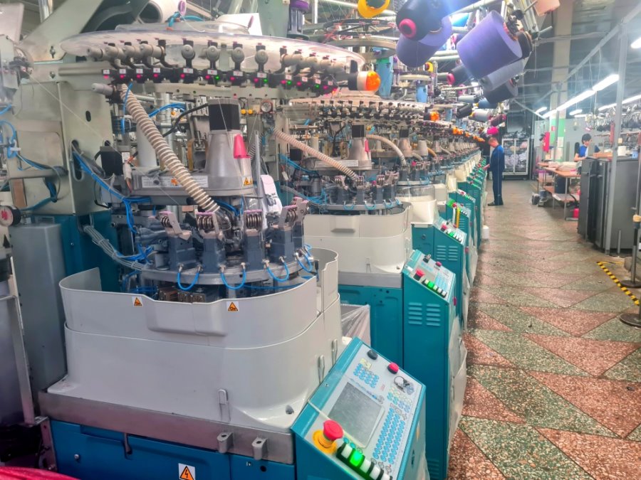 Узнали, как делают носки на Брестском чулочном комбинате