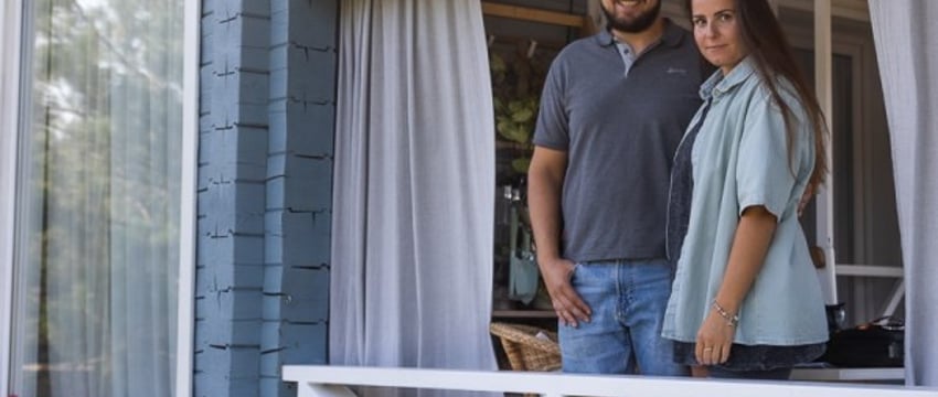 Молодая семья построила уютный дом из старого сруба. Побывали у них в гостях