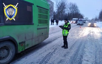 В Жодино автобус зажал дверями шубу пассажирки, она погибла