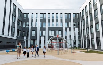 В результате удара по Львову повреждены здания школ и детсада