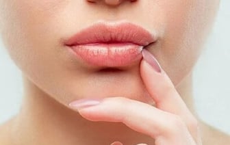 Пластический хирург рассказал о трендах и антитрендах на 2024 год