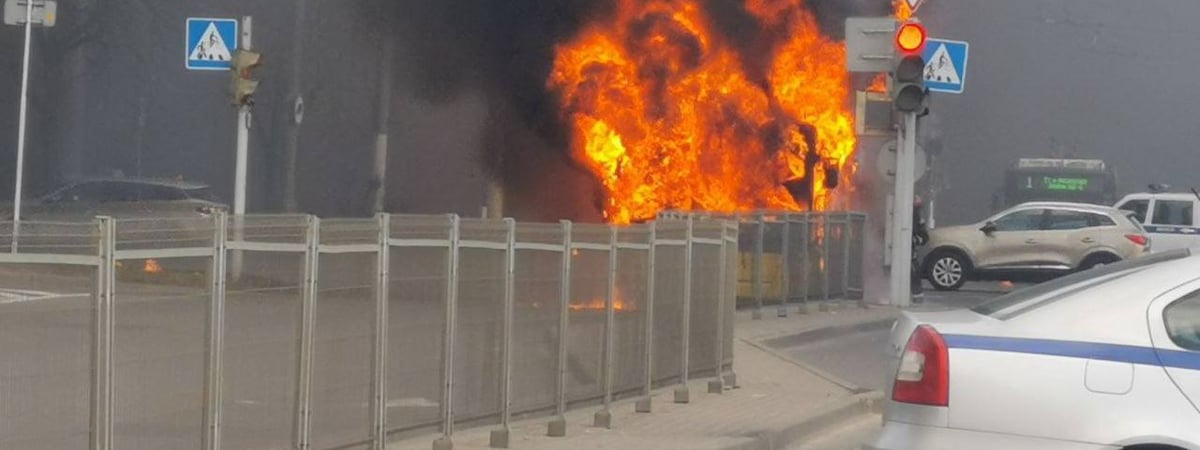 В Минске на Логойском тракте загорелся автобус МАЗ — Видео