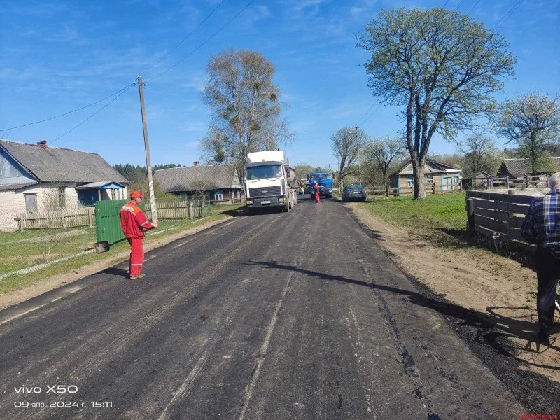 Новый асфальт в деревне Богуславка Малоритского района уложили за три дня