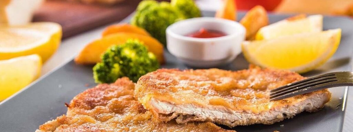 Замаринуйте свинину в этом продукте вместо молока. Отбивные получатся нежными и сочными — Полезно