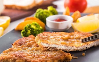 Замаринуйте свинину в этом продукте вместо молока. Отбивные получатся нежными и сочными — Полезно