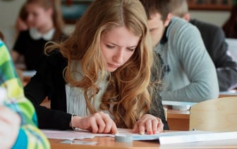 Какие экзамены будут сдавать белорусские старшеклассники в 2025 году? Минобразования озвучило сроки — Официально