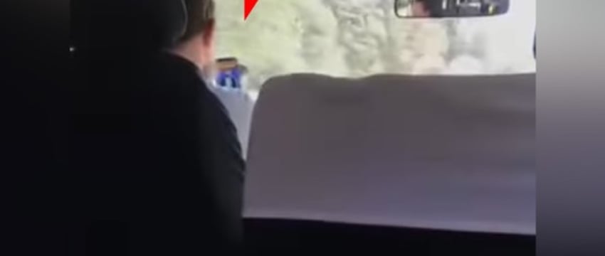 «Смотрит TikTok всю дорогу». Опасное пристрастие водителя маршрутки