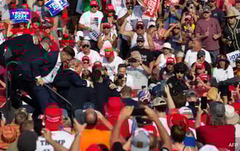 Свидетель митинга Трампа рассказывает, как был застрелен мужчина рядом с ним.