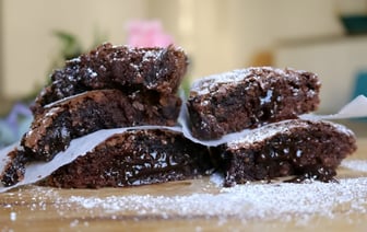 Этот шведский десерт затмит чизкейк и шарлотку. Как испечь «кладкаку» за 12 минут? — Полезно