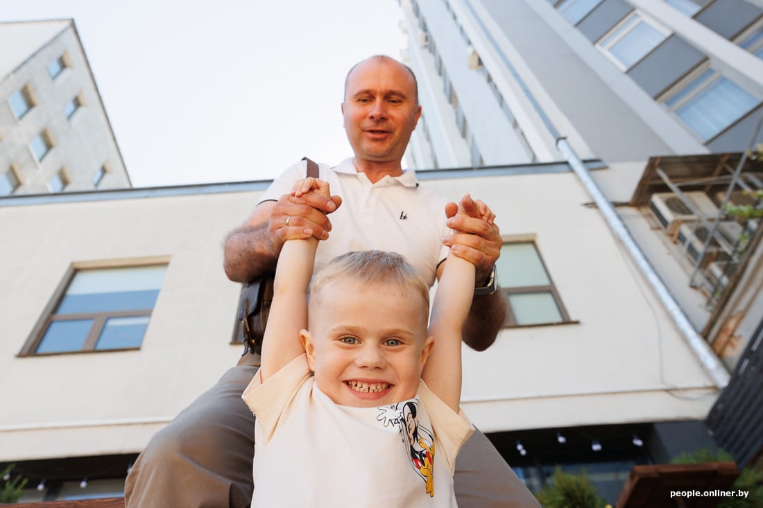 Самый масштабный сбор в Беларуси. Родителям нужно почти $3 миллиона на спасительный укол для сына