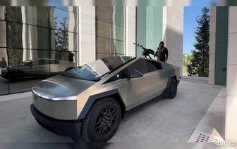 Лидер Чеченской республики управляет вооруженным кибертраком Tesla и планирует отправить его в Украину