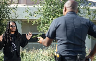 Силовики задержали минчанина за участие в протестах в Минске в 2020 году