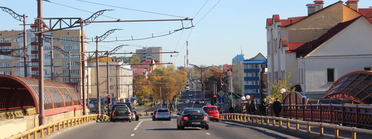 Вовремя ставьте зимнюю резину и держите дистанцию на дороге — эксперт рассказал об особенностях зимнего вождения