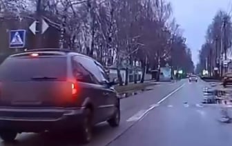 В Беларуси водитель лишился прав за один маневр — видео
