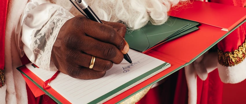 Время волшебства. Как проходило шествие новогодних сказочных персонажей в Полоцке