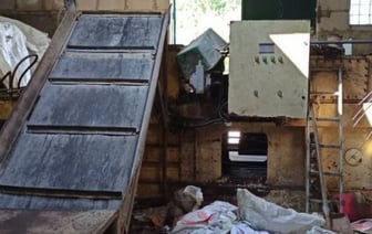 Мужчина лишился руки во время работы с гидравлическим прессома