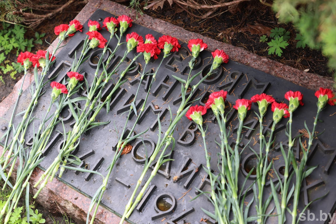 Крестный ход «Церковь и армия» совершил в Бресте памятные литии по пограничникам, отдавшим жизни за Родину