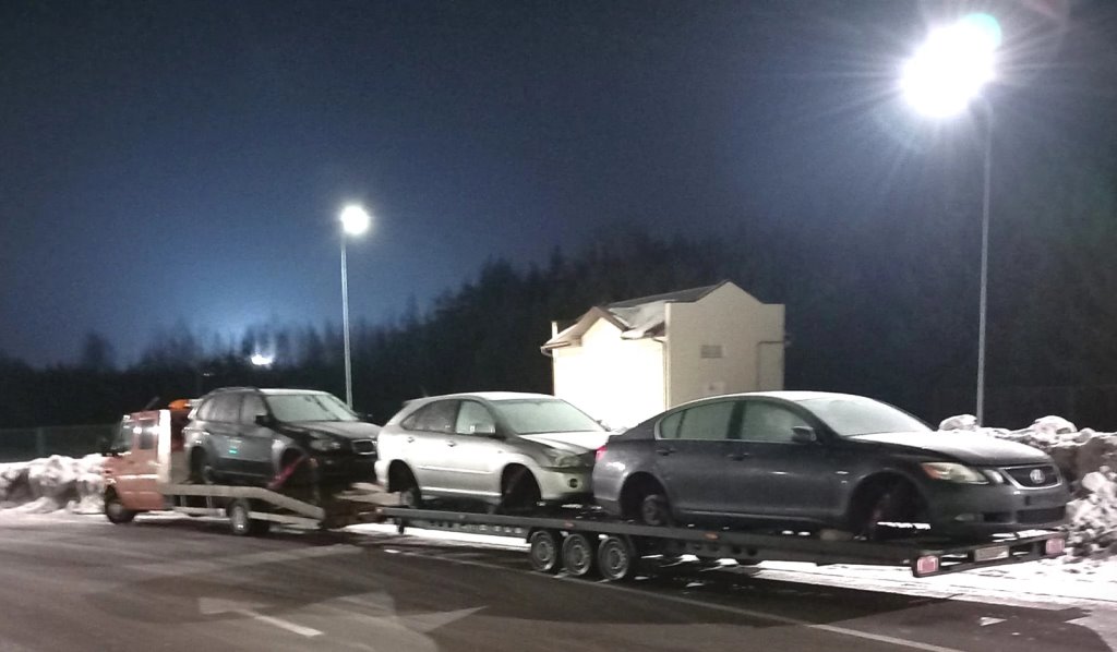 Литовские пограничники не выпустили три автомобиля на лафете в Беларусь