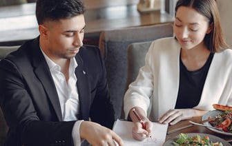 Глава МИД Беларуси договорился с Пхеньяном о поставках «традиционной корейской» косметики. Это что такое?