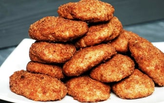 Эти котлеты по методу 1:2:2 получатся как у бабушки. Как сделать их сочными и чтобы корочка хрустела? — Полезно