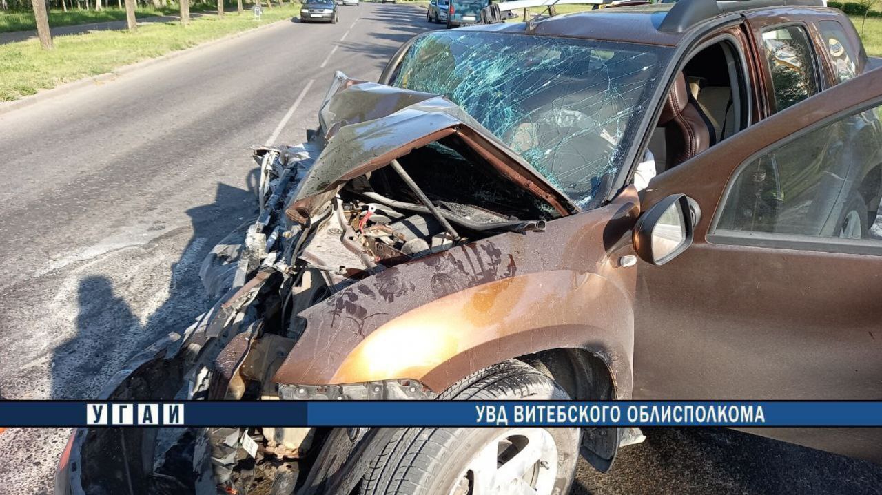 Лобовое столкновение в Новополоцке: микроавтобус врезался в кроссовер. Фото ГАИ