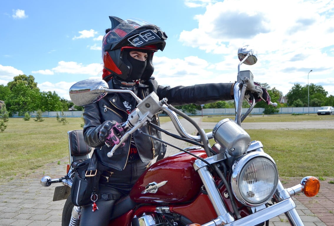 Девушка из Кобрина рассказала о своём Suzuki Intruder VS800