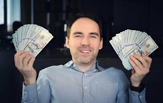 В США более года выдавали 1000 долларов семьям просто так. Чем закончился эксперимент?