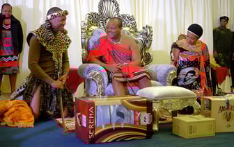 Лукашенко позвал в Беларусь короля