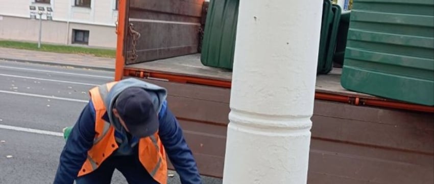 На улицах Бреста начали расставлять ящики с песком