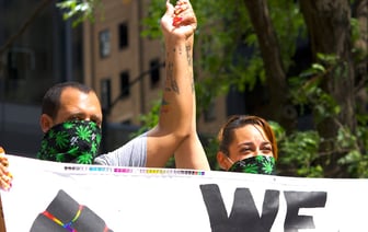 В Румынии молодежь протестовала против победы ультраправого кандидата в президенты