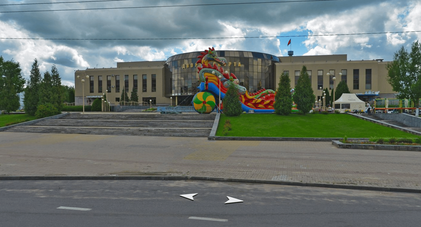 Лестница к Дворцу спорта в Витебске. Фото Яндекс.Панорамы