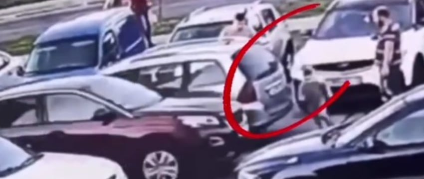 5-летний мальчик попал под колеса машины в Гродно