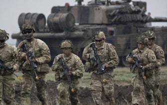 Страны НАТО уже направили военных в Украину - Сикорский