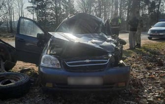 Прицеп с досками выехал на встречку, смертельно ранив водителя