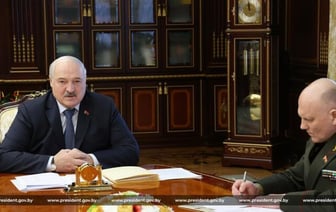 Лукашенко потребовал искоренить «скрытое мышкование типа крышевания»