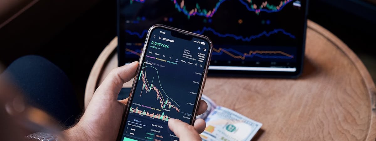 Белорусский рубль снижается к доллару на БВФБ