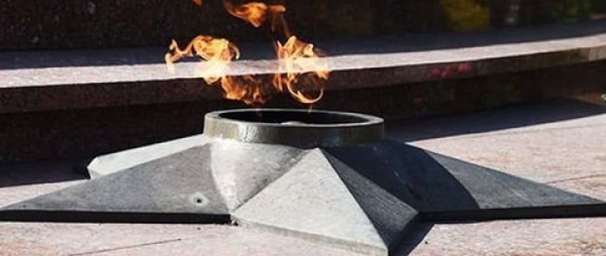 В Гомеле парень погасил Вечный огонь. Это уголовная статья