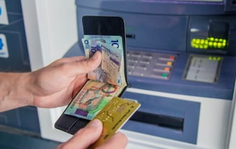 Три банка предупредили белорусов о техработах. Когда будут недоступны банкоматы и терминалы?