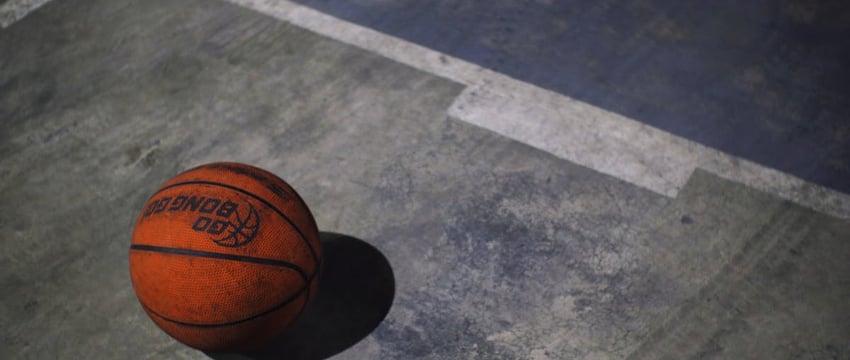 Мужчину арестовали за фото Навального и цветы у консульства России в Гродно