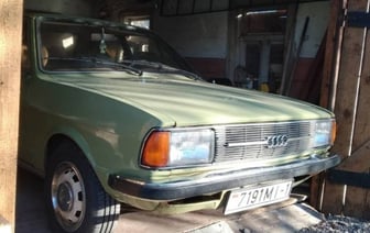 «Купил у дедушки, не ездившем на ней зимой». В Беларуси нашли Audi 80 (B1) 1978 г. в., которая отлично сохранилась