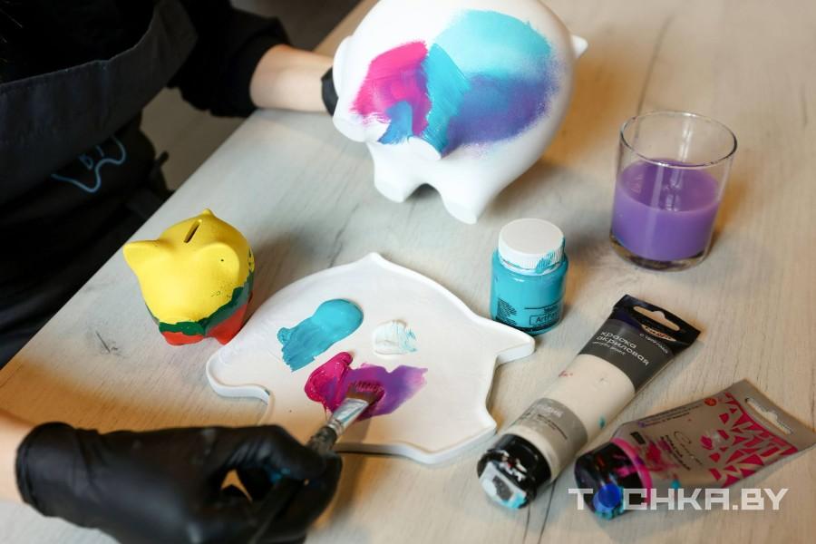 Бизнес на свинках. Rак белоруска строит свое дело, создавая копилки