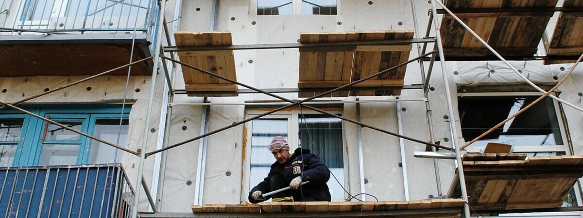 В ЖКХ Минска рассказали, кто оплатит восстановление балкона, если его повредили при капремонте дома — Полезно