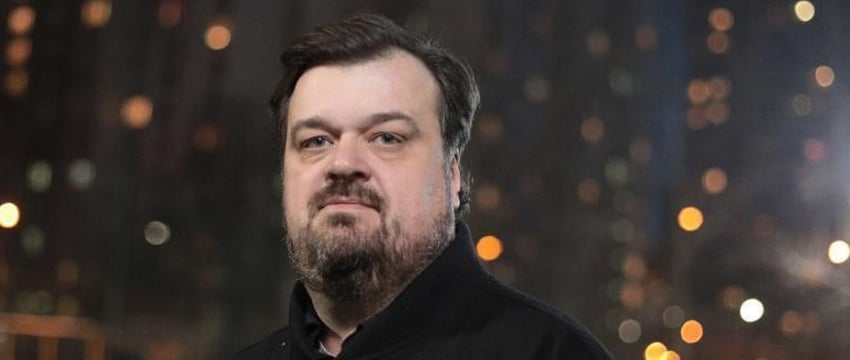 Умер спортивный комментатор и журналист Василий Уткин