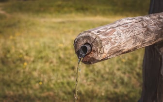 Проблемы с водоснабжением возникают у части жителей агрогородка Черневичи Глубокского района каждое лето