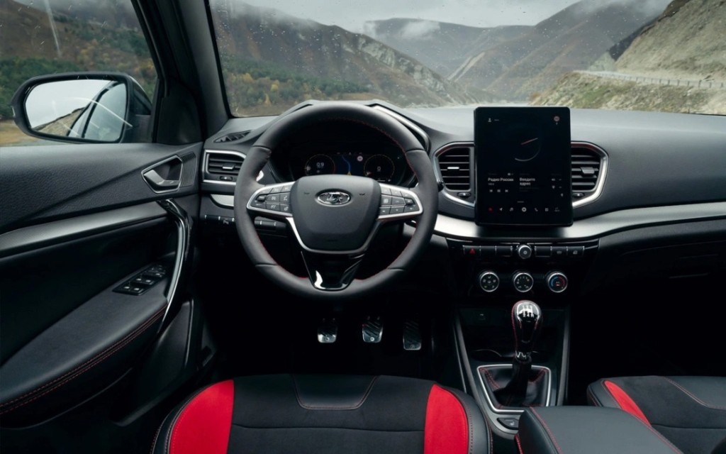 Продажи самой дорогой Lada Vesta запустили в России