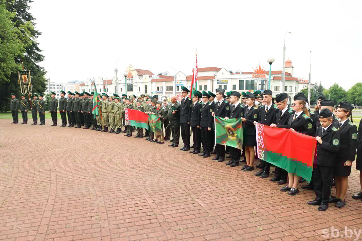 Крестный ход «Церковь и армия» совершил в Бресте памятные литии по пограничникам, отдавшим жизни за Родину