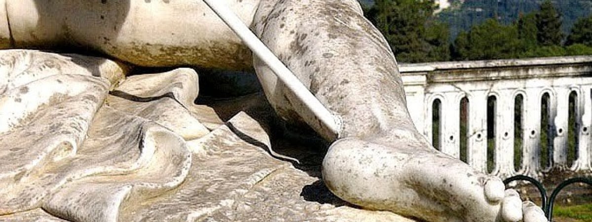 «Победитель не станет измываться над пожилой активисткой, не потащит ее в суд из-за флажка на тумбочке»