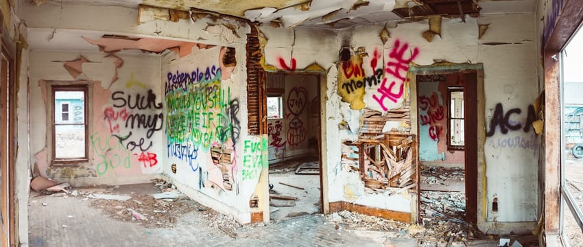 В Полоцке женщина повредила пять автомобилей из хулиганских побуждений