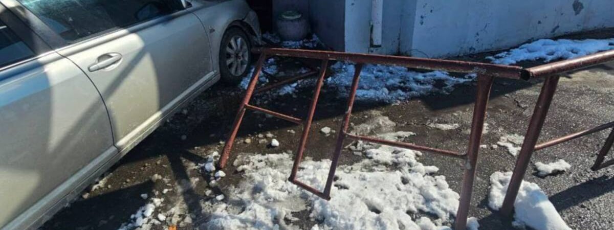 В Могилеве легковушка врезалась в магазин — Фото